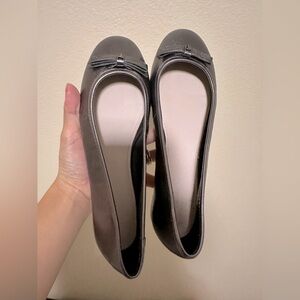 Ted Baker Noraih Grey Metallic Leather Bow Ballerina Shoes Pumps Size 37 (6.5)